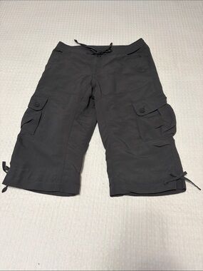 Women’s The NorthFace Charcoal Gray Cargo Capri Pants Size 8